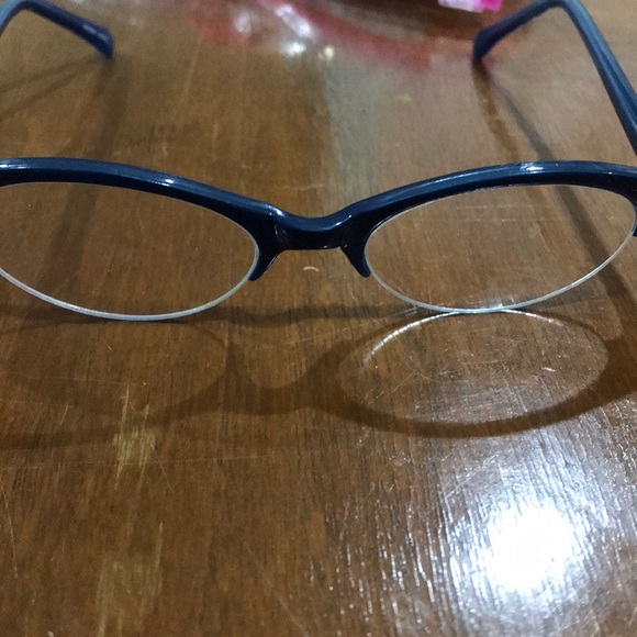 Glasses - Picture 2 of 2